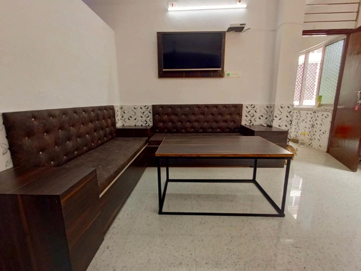 Chinta Haran Rest House Deoghar Pokoj fotografie