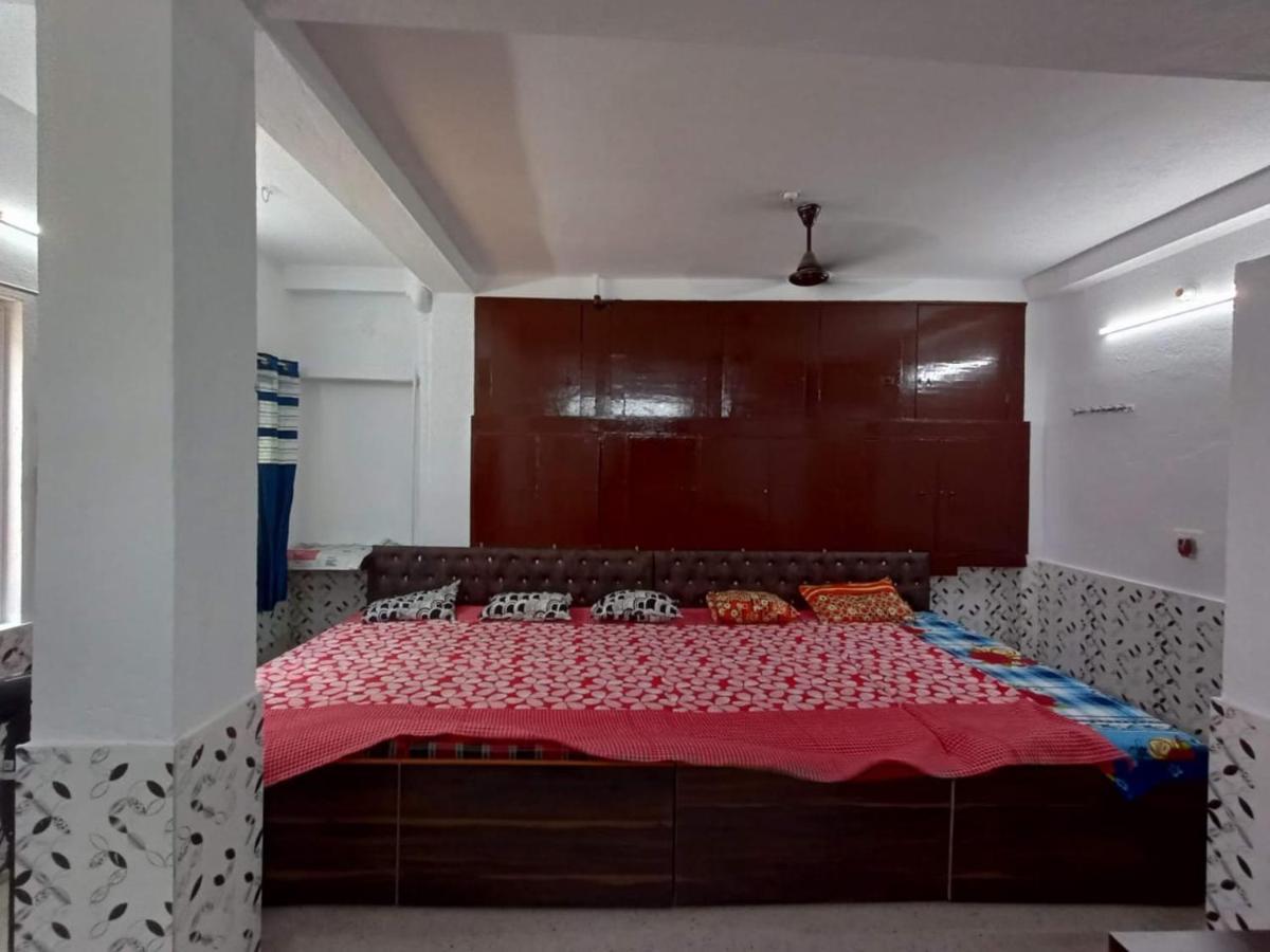 Chinta Haran Rest House Deoghar Pokoj fotografie